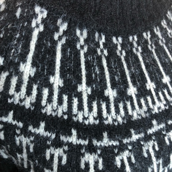 💚Universal Threads sweater - Picture 3 of 8